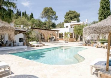 Direct sourcing: Why travel agencies book Spain villas via direct wholesale